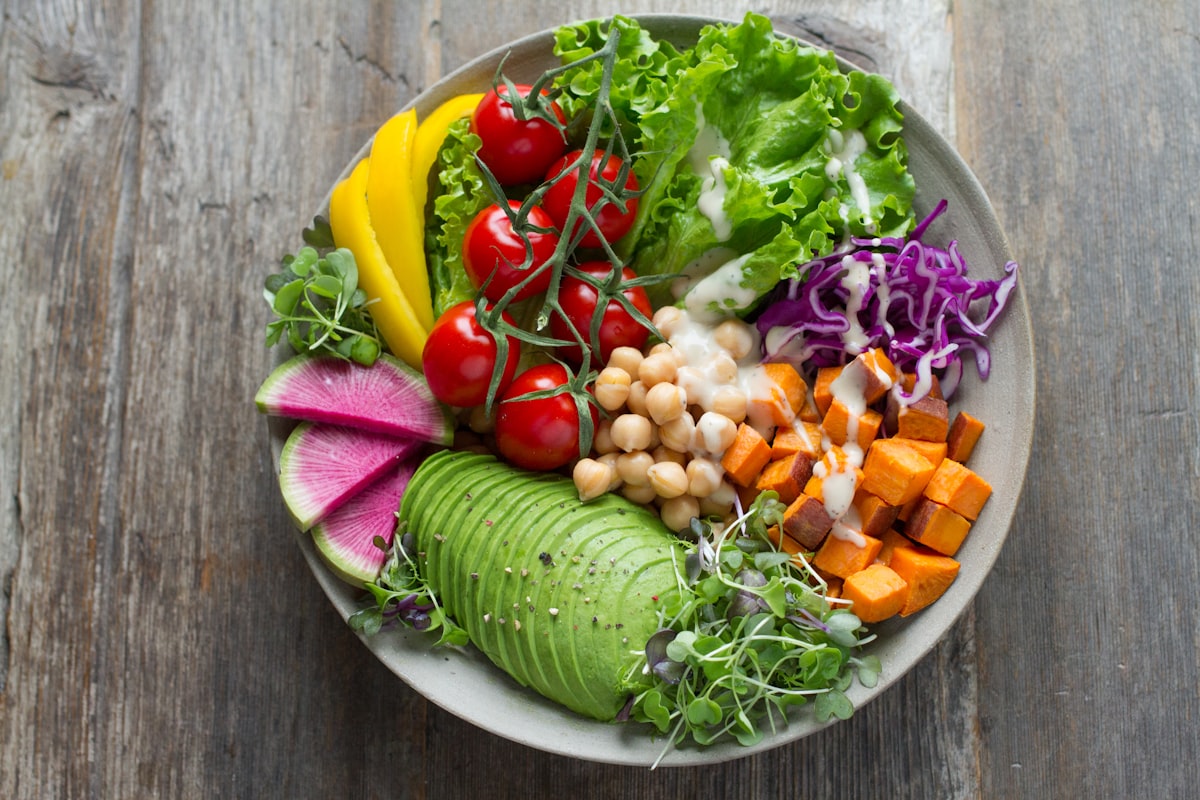 Vegetable stir-fry with brown rice and tofu